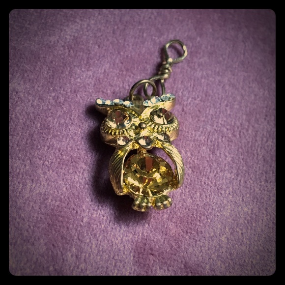Jewelry - Gold tone Owl yellow rhinestone jellybelly pendant